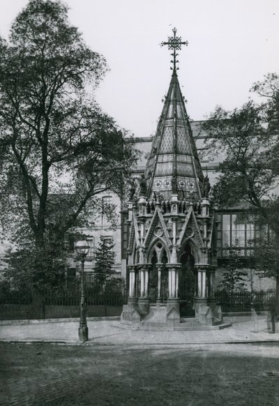 Fontanna do picia Buxton Memorial, St Margarets Westminster autorstwa English School