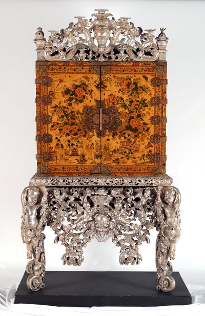 Gabinet Witcombe, ok. 1697 (drewno japońskie i posrebrzane) autorstwa English School