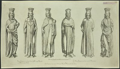 Trzy posągi nad Court of King