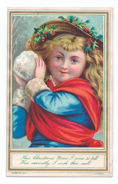 Wiktoriańska kartka bożonarodzeniowa przedstawiająca dziecko w kapeluszu z ostrokrzewami trzymające śnieżkę, ok. 1880 r. (kolor litho) autorstwa English School