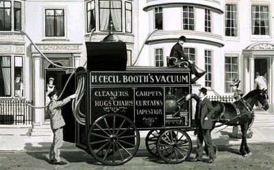 Wiktoriańska usługa sprzątania, H Cecil Booth autorstwa English School