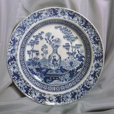 Płyta z nadrukiem Wedgwood Blue, wzór chińskiego wazonu, ok.1810 (ceramika) autorstwa English School