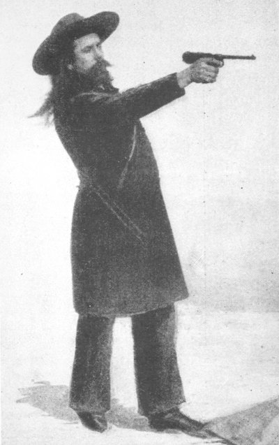 William F. Cody (Buffalo Bill) ze swoim nowym pistoletem autorstwa English School