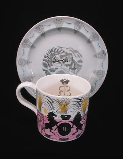 Kubek koronacyjny i talerz podróżny, Wedgwood autorstwa Eric Ravilious