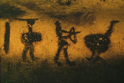 Wojownik, łucznik i ptak podobny do strusia, pomalowany odchodami nietoperza autorstwa Erich Lessing