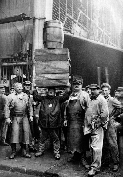 Tragarze na Rynku Centralnym, Paryż, 1931. autorstwa Ernest Flammarion