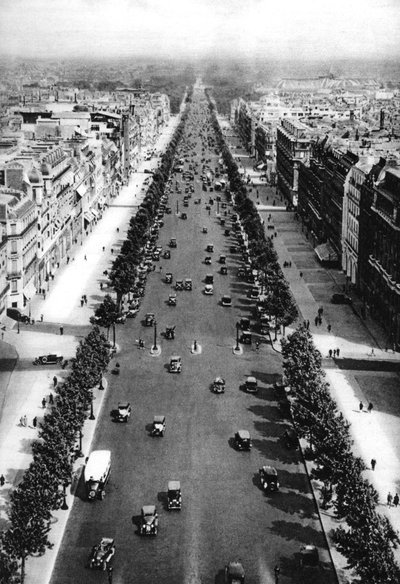 Widok na Avenue des Champs Elysees, Paryż, 1931. autorstwa Ernest Flammarion