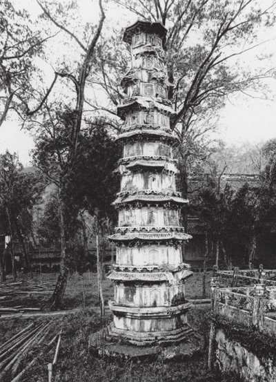 Hangchoufu, Sihu, Yun lin sze, Chekiang, Pagoda w klasztorze Cloud Grove nad Jeziorem Zachodnim w pobliżu Hangchou (zdjęcie czarno-białe) autorstwa Ernst Boerschmann