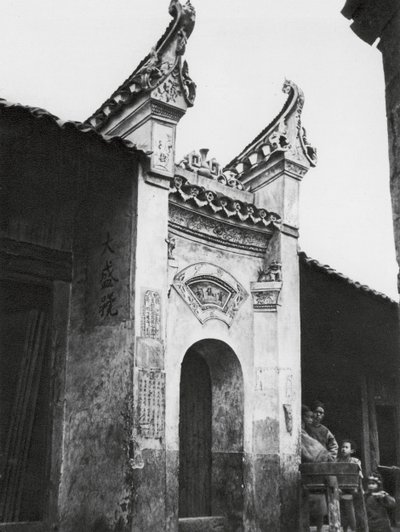 Hunan, wejście do domu (zdjęcie czarno-białe) autorstwa Ernst Boerschmann