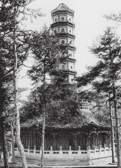 Jehol, Hingkung, Chihli, Glazed Pagoda (zdjęcie czarno-białe) autorstwa Ernst Boerschmann