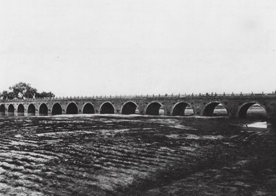 Yenchoufu, Shantung, most (zdjęcie czarno-białe) autorstwa Ernst Boerschmann