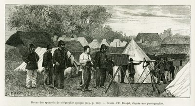 Przegląd aparatury telegrafii optycznej. Grawerowanie E.Ronjata, aby zilustrować historię Trente mois au Tonkin, w 1884 r., autorstwa doktora Paula Hocquarda, in le tour du monde 1890, pod kierunkiem Edouarda Chartona (1807-1890), Hachette, Paryż. autorstwa Etienne Antoine Eugene Ronjat