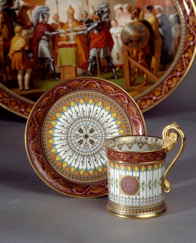 Porcelanowa filiżanka i spodek z czekolady. Realizacja: Etienne Charles Leguay (1762-1846) 1835 Sevres, fabryka porcelany autorstwa Etienne Charles Leguay