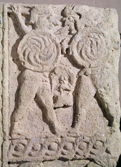 Szczegół nagrobka z kamieniem dwóch wojowników autorstwa Etruscan