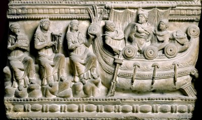 Sztuka etruska: „”Ulisses, przywiązany do maty swojego statku, opiera się śpiewowi syren”” Płaskorzeźba sarkofagu Volterry. IV-III wiek p.n.e. Florencja, muzeum archeologiczne - Cywilizacja Etrusków, IV wiek pne: Płaskorzeźba sarkofagu autorstwa Etruscan