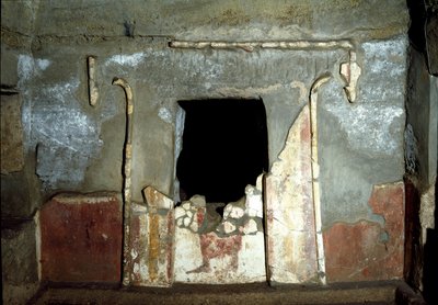 Cywilizacja etruska: wejście do grobowca Francois na nekropolii Ponte Rotto, IV wiek p.n.e. Vulci, Włochy autorstwa Etruscan