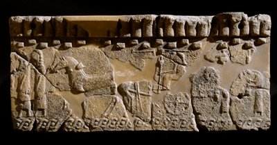 Cywilizacja etruska: fryz terakotowy decoree konduktu. VI wiek p.n.e. Z 2. Pałacu Murlo. Ciemny. 24x39 cm Murlo, Antiquarium Comunale autorstwa Etruscan
