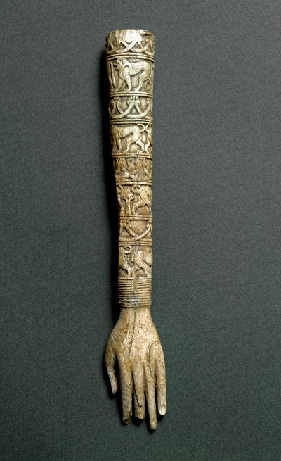 Etruski antyczny: przednie ramię lub rękojeść flabellum (wachlarz liturgiczny) z kości słoniowej. Z grobowca Barberinich w Preneste (Palestrina). VII wiek pne. Rzym, Muzeum Narodowe Villa Giulia autorstwa Etruscan
