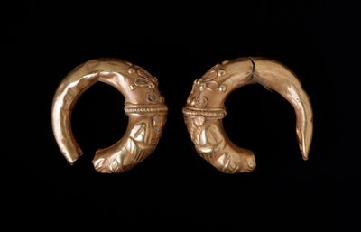 Złote kolczyki, 450-400 pne autorstwa Etruscan