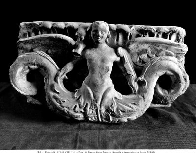 Półka z postacią Scilli (terakota) autorstwa Etruscan