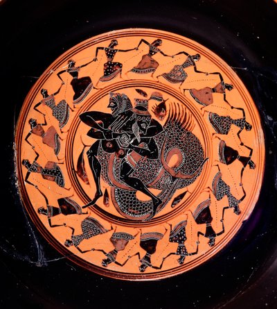 Terakotowy kylix przedstawiający Herkulesa walczącego z Trytonem w otoczeniu siedemnastu tańczących Nereidów, VI w. p.n.e. autorstwa Etruscan