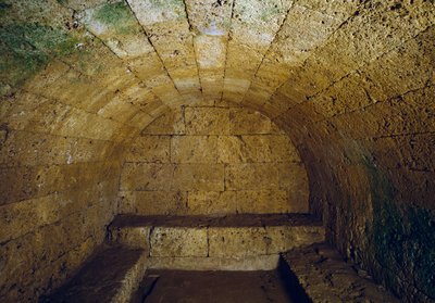 Cywilizacja etruska: widok grobowca del Gran Duca (Wielki Książę lub Wielki Książę), koniec III wieku p.n.e. Chiusi, Włochy autorstwa Etruscan Etruscan
