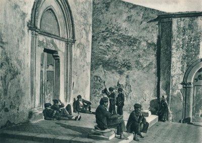 Odpoczynek przed kościołem, Taormina, Sycylia, Włochy, 1927 autorstwa Eugen Poppel