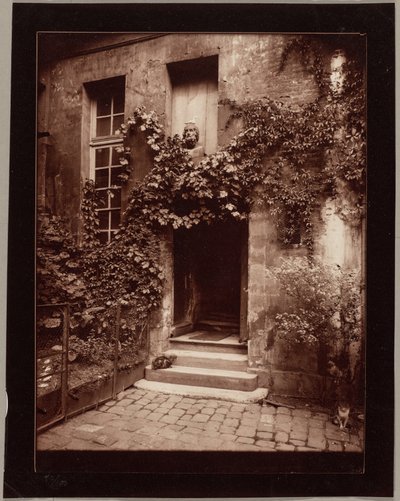 Dziedziniec w Rouen autorstwa Eugène Atget