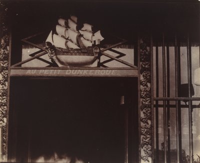 W Petit Dunkerque, 3 quai Conti autorstwa Eugène Atget
