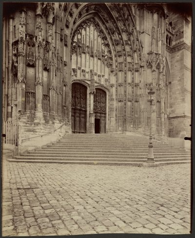 Beauvais, brama katedralna autorstwa Eugène Atget
