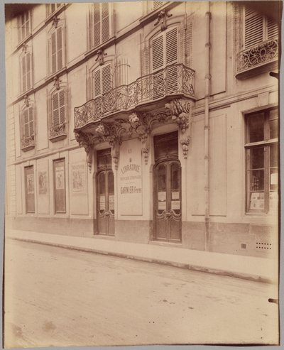[Librairie Garnier Frères, 6 rue des Saints-Pères]. autorstwa Eugène Atget
