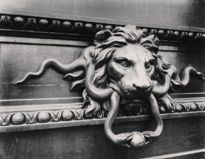 Kołatka Lew, Paryż autorstwa Eugène Atget