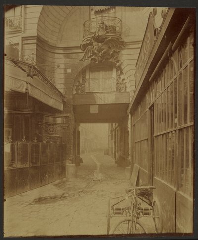 Dragon Gate autorstwa Eugène Atget