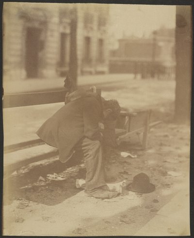 [Siedzący włóczęga] autorstwa Eugène Atget