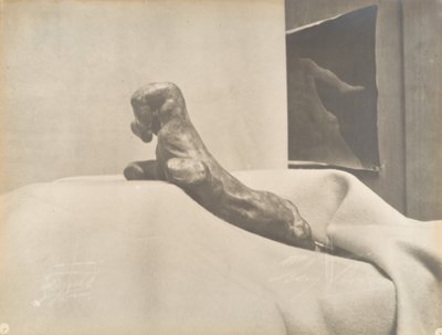 [Zaciśnięta dłoń Augusta Rodina], przed 1898 r. autorstwa Eugène Druet
