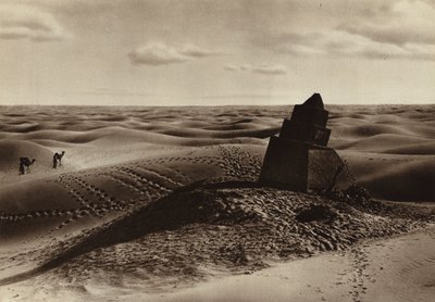Kamień milowy na pustyni (zdjęcie czarno-białe) autorstwa European Photographer
