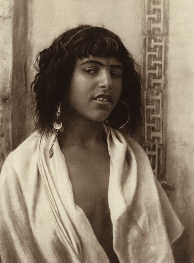 Algier, berberyjska dziewczyna (zdjęcie czarno-białe) autorstwa European Photographer
