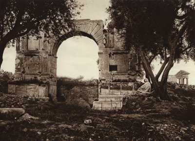 Dougga, łuk triumfalny Aleksandra Sewera (zdjęcie czarno-białe) autorstwa European Photographer