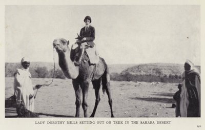 Lady Dorothy Mills wyrusza na trekking na Saharze (zdjęcie czarno-białe) autorstwa European Photographer