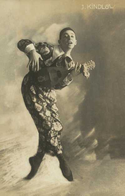 Pierrot grający na lutni (zdjęcie czarno-białe) autorstwa European Photographer