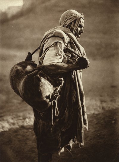 Tunis, przewoźnik wodny (zdjęcie czarno-białe) autorstwa European Photographer