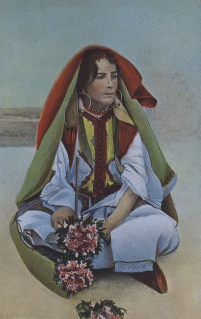 Kobieta w tradycyjnym stroju, prawdopodobnie Afryka Północna (zdjęcie kolorowe) autorstwa European Photographer