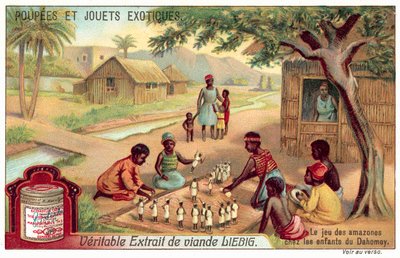 Dzieci bawiące się w Amazonki w Dahomeju (chromolitho) autorstwa European School