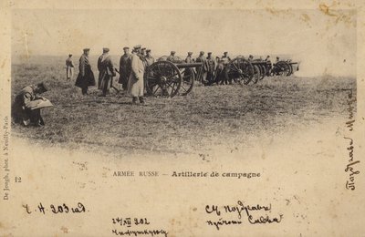 Rosyjska artyleria polowa na ćwiczeniach, ok. 1902 r. (zdjęcie czarno-białe) autorstwa European School