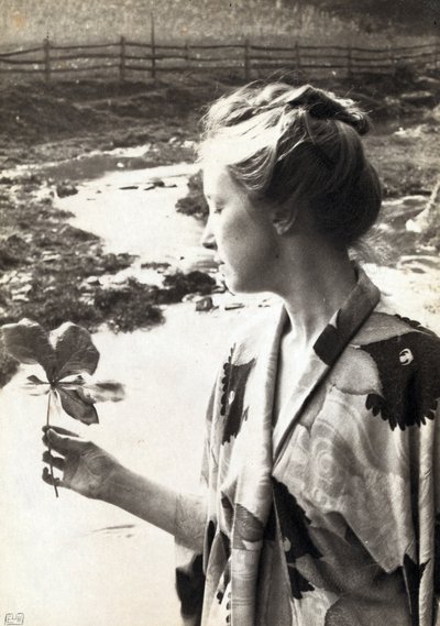 Majowy liść jabłoni autorstwa Eva Lawrence Watson Schutze