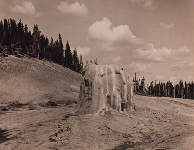 Stożek gejzeru Lone Star, Park Narodowy Yellowstone autorstwa F. Jay Haynes