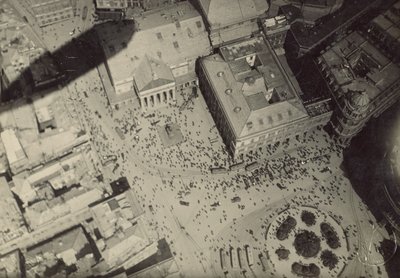 [Pejzaż miejski z cieniem sterowca] autorstwa Fedele Azari