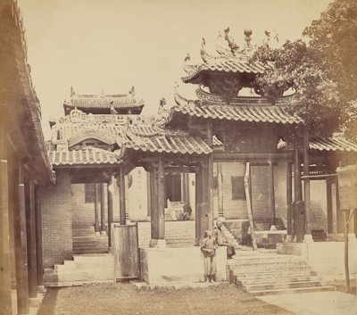 Wejście do Świątyni Pięciu Genii, Kanton, kwiecień 1860 autorstwa Felice Beato