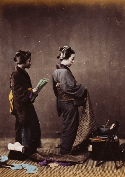 Japońskie ubieranie kobiet, ok. 1870-1880 autorstwa Felice Beato