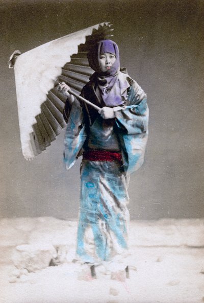 Muza, kobieta w stroju zimowym, Japonia, 1882 autorstwa Felice Beato